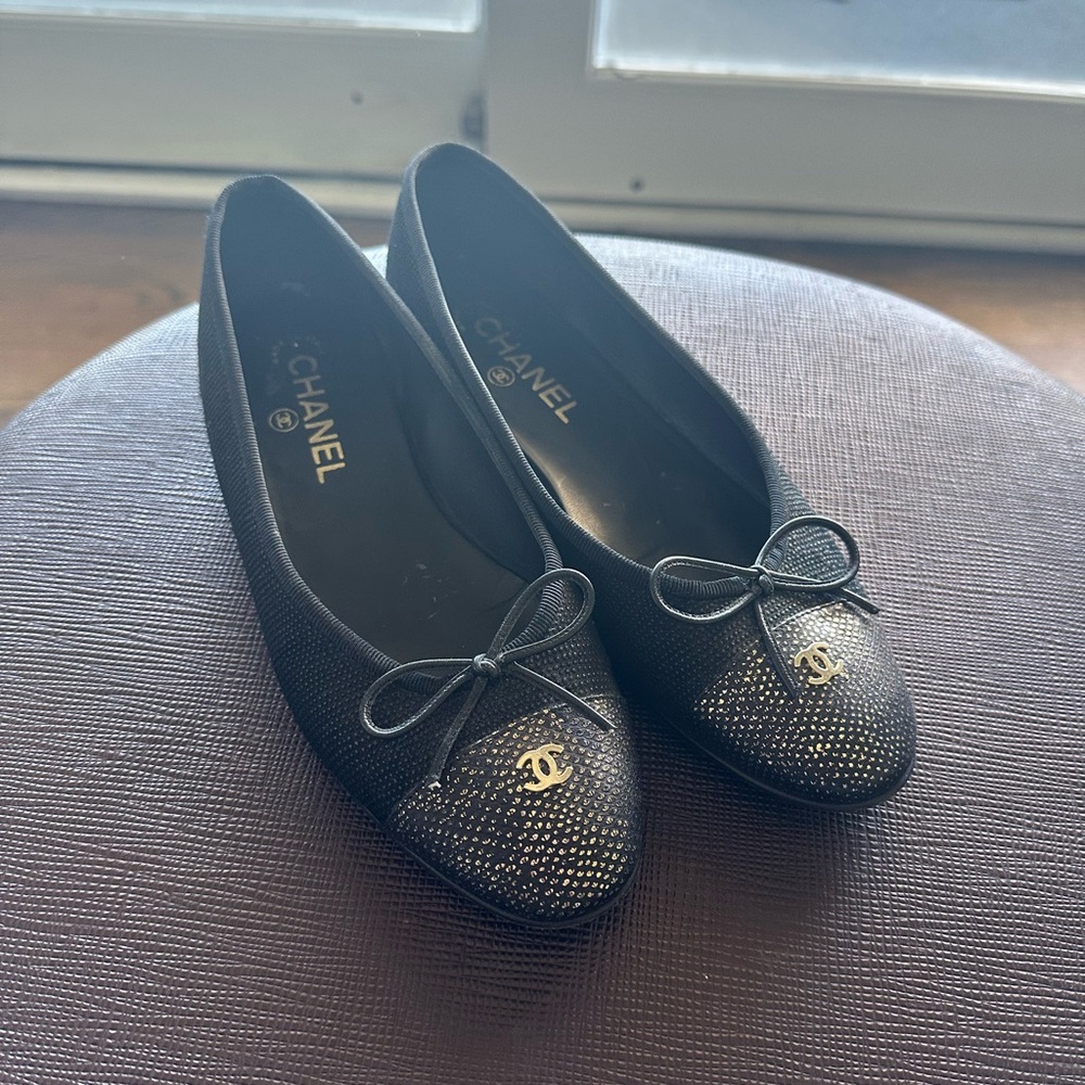 CHANEL Black and Gold Textured Flats